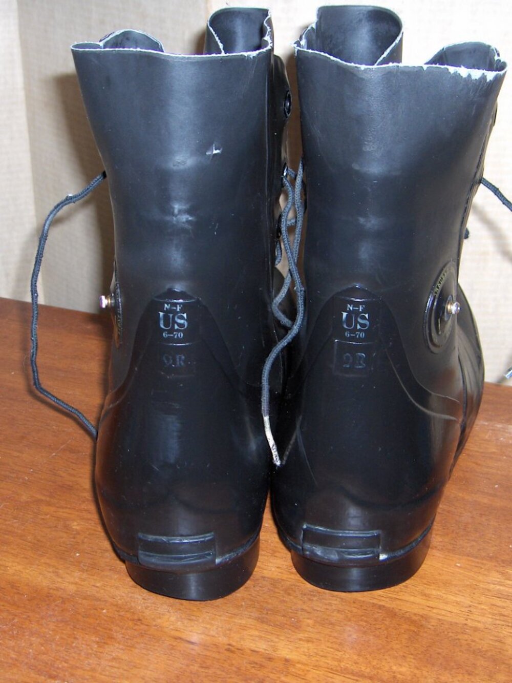 Mickey Mouse Cold Weather Boots 9R - Picture 3 of 6